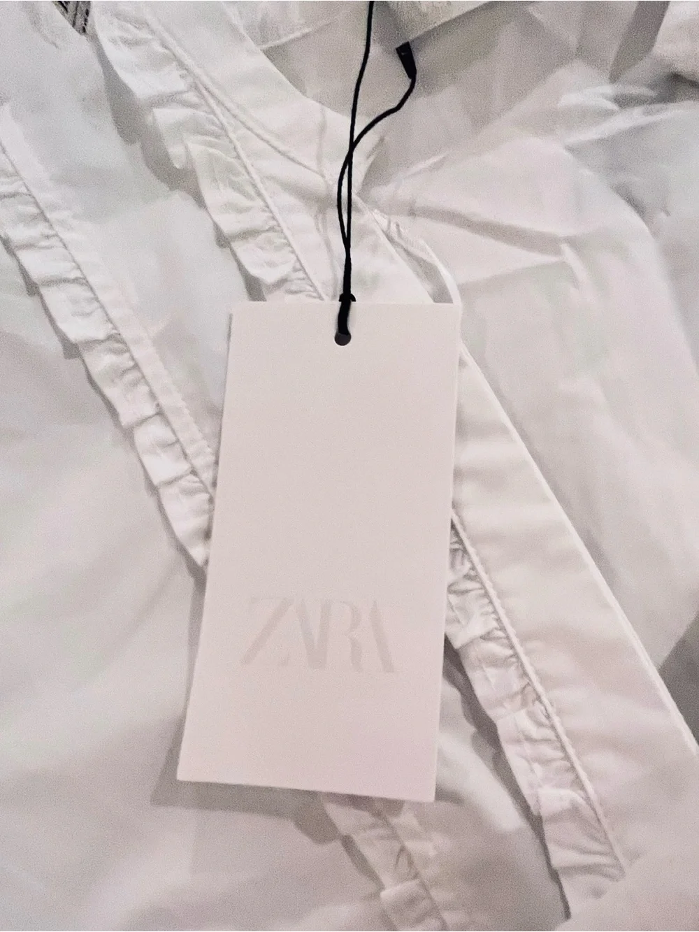 🆕- ZARA White Cotton Ruffle Front Fitted Top. Size: small